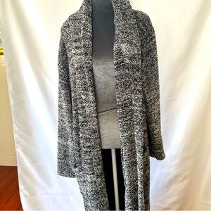 Beautiful New genuine barefoot dreams Robe.